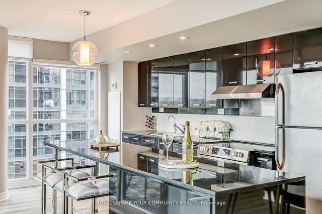 821 - 19 Singer Crt, Condo with 2 bedrooms, 2 bathrooms and 1 parking in Toronto ON | Image 4