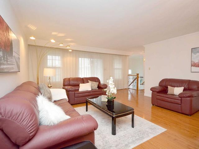 854 Queensbridge Dr, House detached with 4 bedrooms, 3 bathrooms and 6 parking in Mississauga ON | Image 28