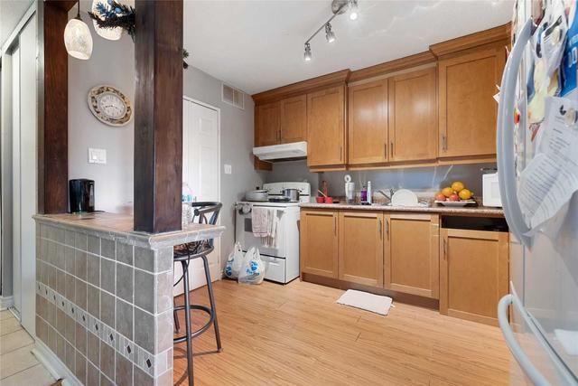 301 - 1881 Jane St, Condo with 2 bedrooms, 1 bathrooms and 1 parking in Toronto ON | Image 4