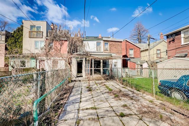 27 Bellwoods Ave, House attached with 6 bedrooms, 3 bathrooms and 1 parking in Toronto ON | Image 25