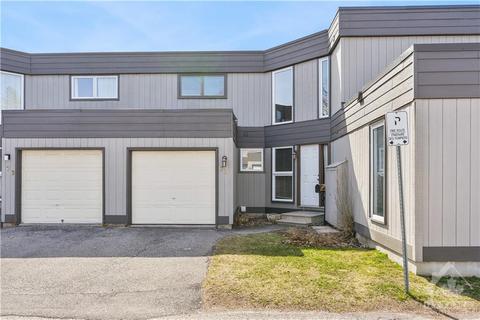 71 Compata Way, Townhouse with 4 bedrooms, 2 bathrooms and 2 parking in Ottawa ON | Card Image