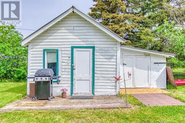 908 6 Avenue, House detached with 2 bedrooms, 1 bathrooms and 4 parking in Beaverlodge AB | Image 8
