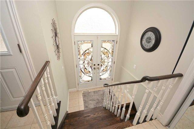 208 Meadows Blvd, House semidetached with 3 bedrooms, 2 bathrooms and 3 parking in Mississauga ON | Image 2