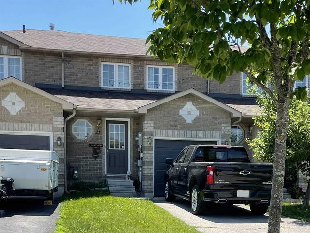 21 Coronation Pkwy, House attached with 3 bedrooms, 2 bathrooms and 4 parking in Barrie ON | Image 1