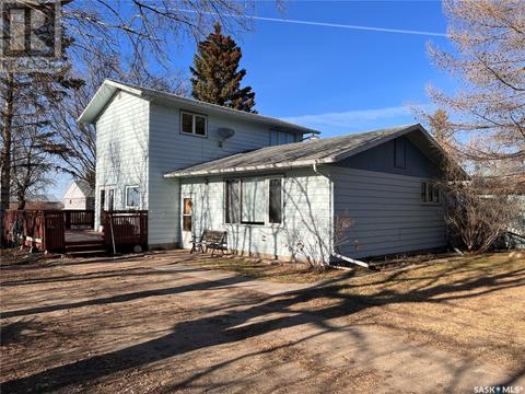 609 B Avenue W, House detached with 3 bedrooms, 1 bathrooms and null parking in Wynyard SK | Card Image
