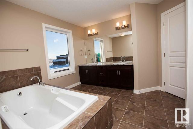 8913 97 Av, House detached with 4 bedrooms, 3 bathrooms and null parking in Morinville AB | Image 11