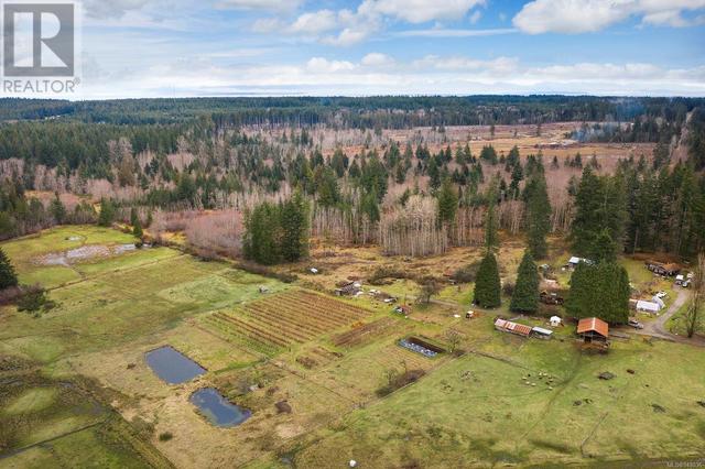 7522 Island Hwy N, House detached with 4 bedrooms, 3 bathrooms and 10 parking in Comox Valley C (Puntledge   Black Creek) BC | Image 7
