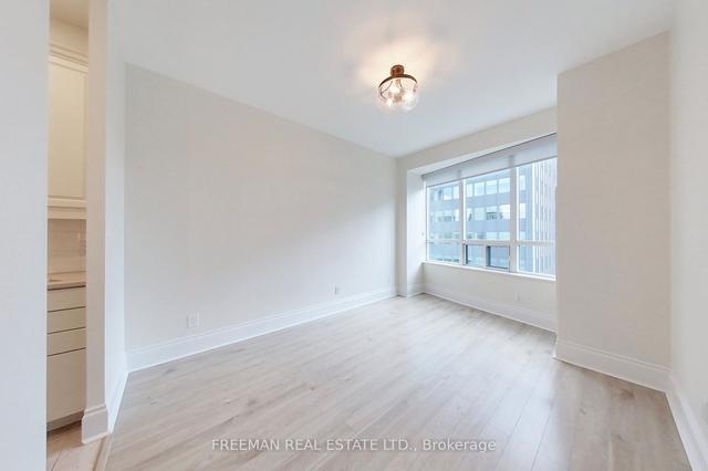 810 - 102 Bloor St W, Condo with 1 bedrooms, 1 bathrooms and 0 parking in Toronto ON | Image 11