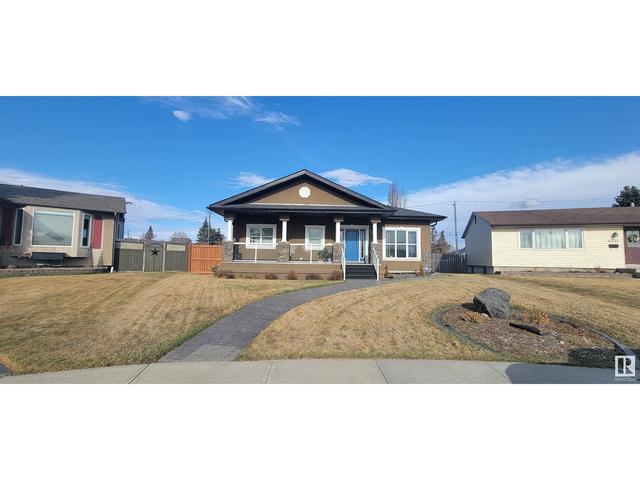 10227 52 St Nw, House detached with 4 bedrooms, 3 bathrooms and 3 parking in Edmonton AB | Image 3