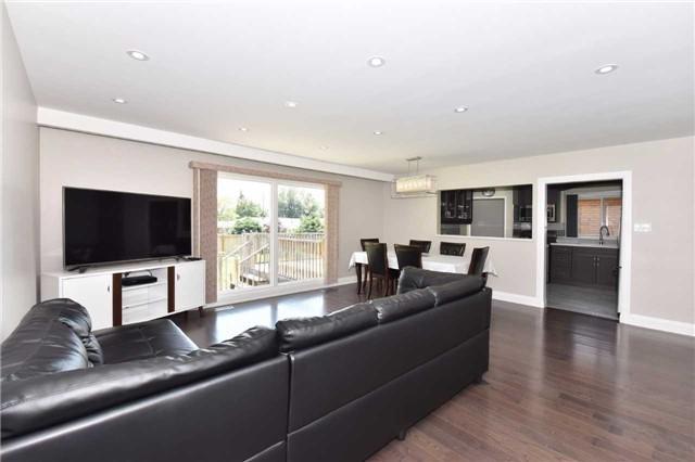 41 Draycott Dr, House detached with 3 bedrooms, 3 bathrooms and 3 parking in Toronto ON | Image 3