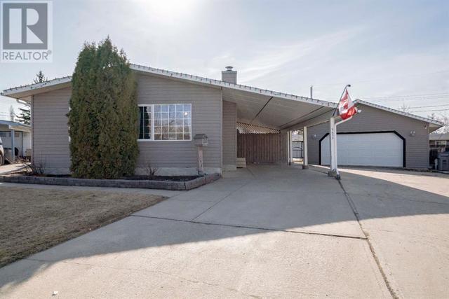 9635 114 Avenue, House detached with 4 bedrooms, 2 bathrooms and 6 parking in Grande Prairie AB | Card Image