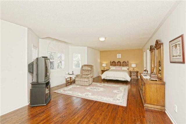 24 Tall Oaks Pl, House detached with 4 bedrooms, 3 bathrooms and 5 parking in Brampton ON | Image 12