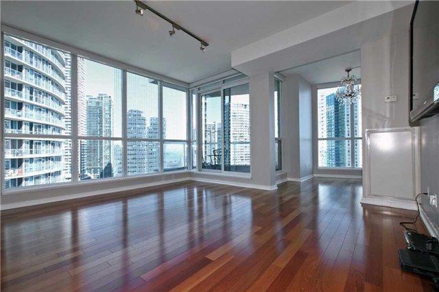 2202 - 208 Queens Quay W, Condo with 2 bedrooms, 2 bathrooms and 1 parking in Toronto ON | Image 6