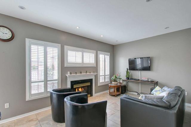 180 White Pine Cres, House detached with 4 bedrooms, 4 bathrooms and 6 parking in Pickering ON | Image 5
