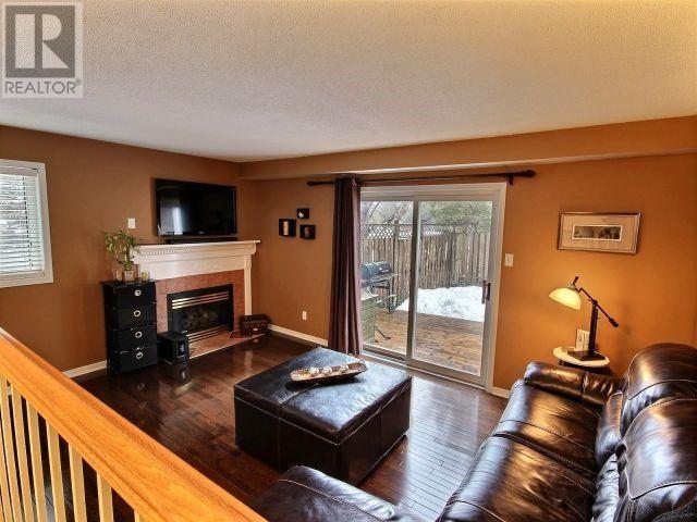 1801 Loranger Crt, Townhouse with 3 bedrooms, 2 bathrooms and 1 parking in Ottawa ON | Image 4