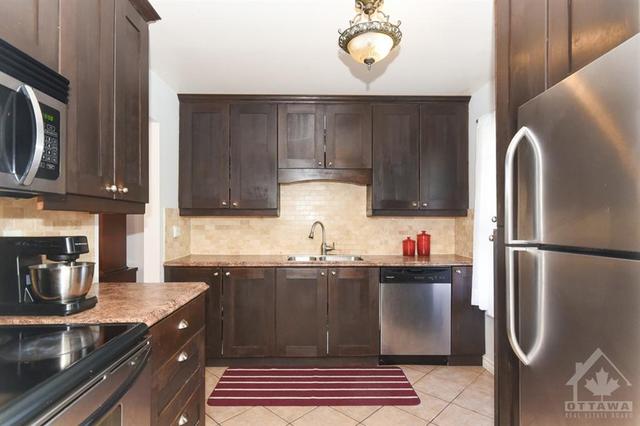 3194 Stockton Drive, Townhouse with 3 bedrooms, 2 bathrooms and 1 parking in Ottawa ON | Image 4