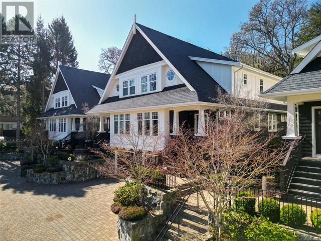 4 - 1770 Rockland Ave, House attached with 3 bedrooms, 4 bathrooms and 5 parking in Victoria BC | Image 3