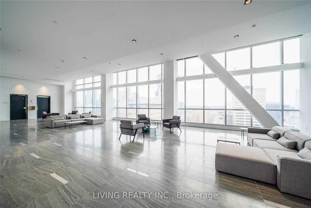 2516 - 488 University Ave, Condo with 3 bedrooms, 2 bathrooms and 0 parking in Toronto ON | Image 11