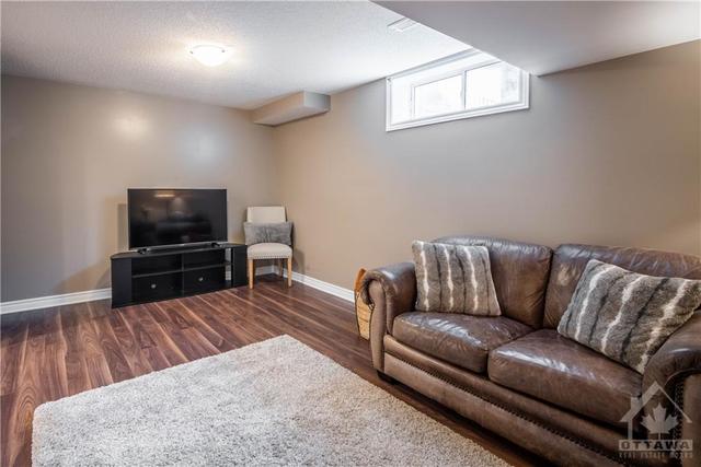 58 Bellwood Drive, Townhouse with 3 bedrooms, 3 bathrooms and 3 parking in Arnprior ON | Image 22