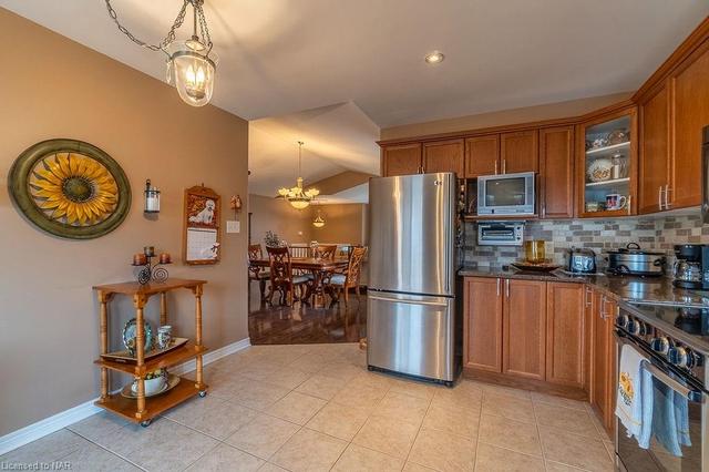 8423 Atack Court, House detached with 3 bedrooms, 2 bathrooms and 1 parking in Niagara Falls ON | Image 17