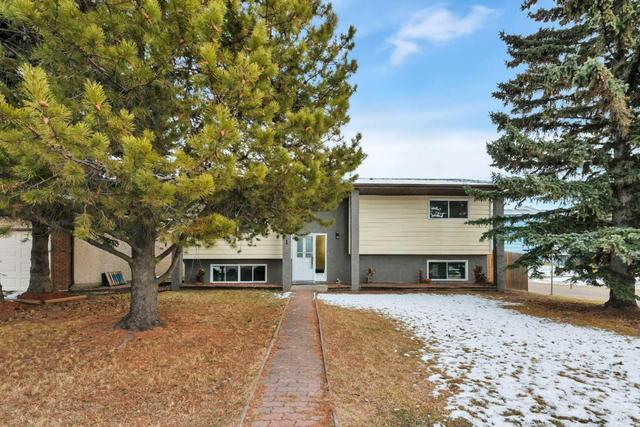1 Hallgren Avenue, House detached with 5 bedrooms, 3 bathrooms and 4 parking in Red Deer AB | Image 2