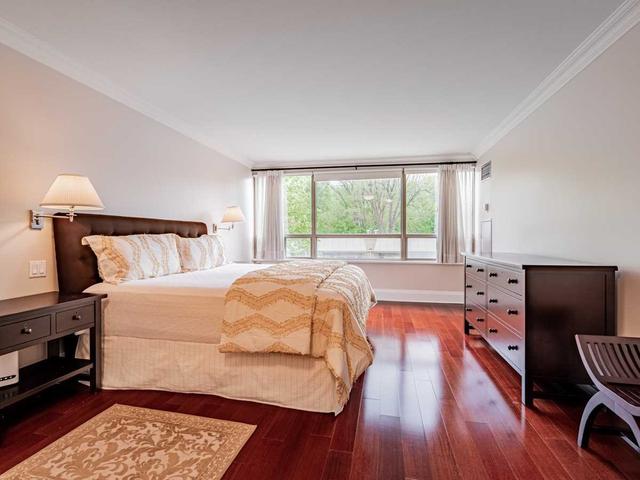 305 - 19 Lower Village Gate, Condo with 2 bedrooms, 2 bathrooms and 1 parking in Toronto ON | Image 7