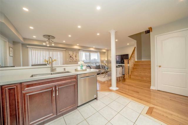 81 Whitlock Cres, House semidetached with 3 bedrooms, 3 bathrooms and 4 parking in Ajax ON | Image 3