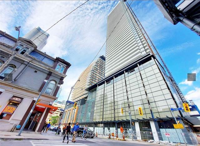 809 - 501 Yonge St, Condo with 2 bedrooms, 2 bathrooms and 0 parking in Toronto ON | Image 1