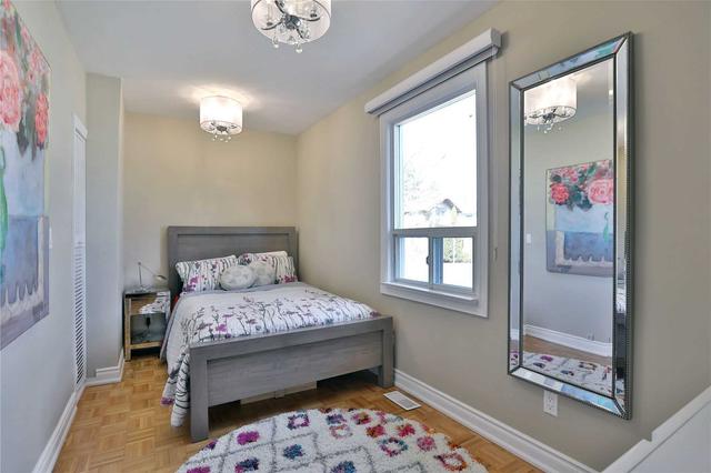 82 Eaglewood Blvd, House detached with 3 bedrooms, 2 bathrooms and 4 parking in Mississauga ON | Image 13