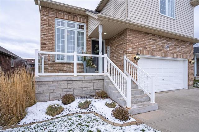 8360 Mullen Court, House detached with 4 bedrooms, 2 bathrooms and 8 parking in Niagara Falls ON | Image 2
