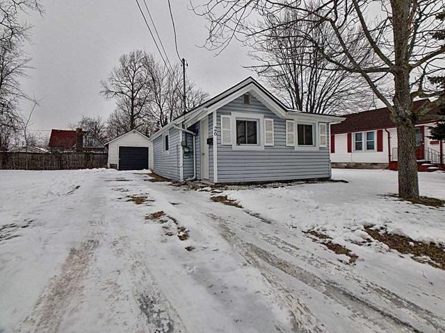 26 Maccabee Ave, House detached with 1 bedrooms, 1 bathrooms and 4 parking in Fort Erie ON | Image 1