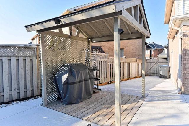 26 Cogswell Cres, House detached with 3 bedrooms, 4 bathrooms and 6 parking in Brampton ON | Image 33