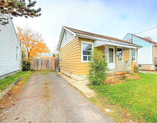 3 Waverley Rd, House detached with 2 bedrooms, 1 bathrooms and 2 parking in St. Catharines ON | Image 1
