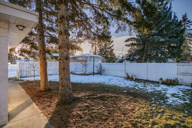 145 Hanover Road Sw, House detached with 3 bedrooms, 2 bathrooms and 4 parking in Calgary AB | Image 47