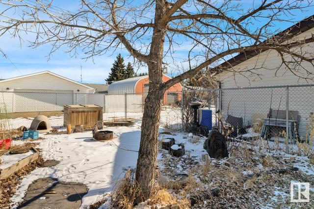 5228 54 Av, House detached with 3 bedrooms, 2 bathrooms and null parking in Mundare AB | Image 42