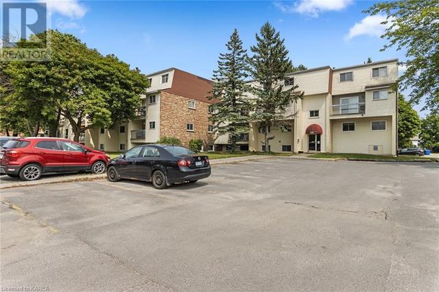 101 - 1000 Pembridge Crescent, Condo with 1 bedrooms, 1 bathrooms and 1 parking in Kingston ON | Image 2