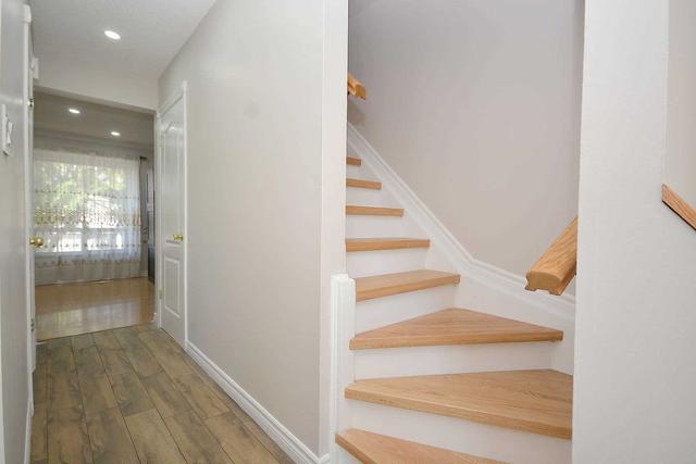 71 Carleton Pl, Townhouse with 3 bedrooms, 2 bathrooms and 2 parking in Brampton ON | Image 38