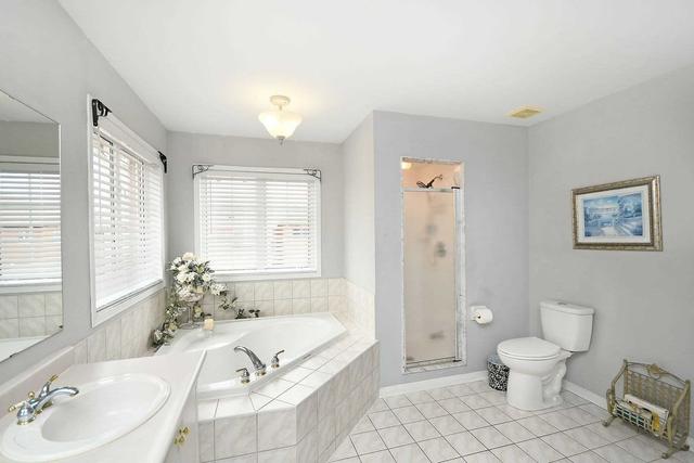 7 Vintage Gate, House detached with 4 bedrooms, 5 bathrooms and 6 parking in Brampton ON | Image 14