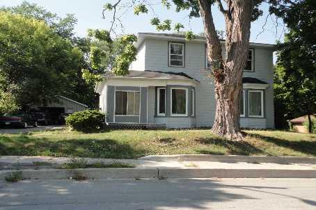 28 Ellen St, House detached with 6 bedrooms, 3 bathrooms and 2 parking in Brampton ON | Image 1