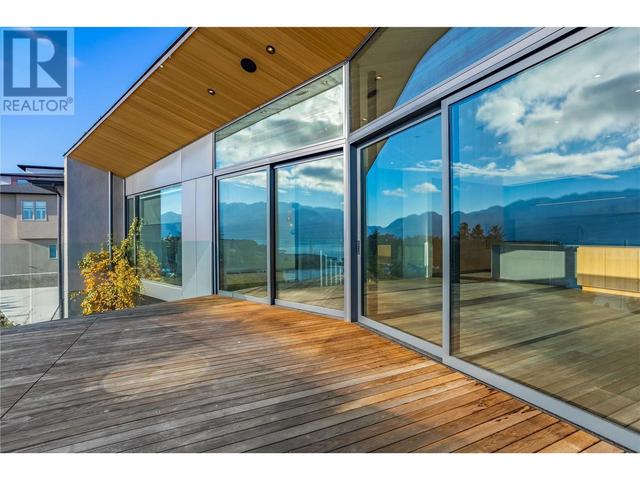 3985 Beachview Drive, House detached with 3 bedrooms, 2 bathrooms and 2 parking in West Kelowna BC | Image 8