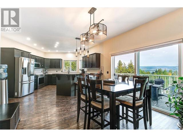 1007 Aurora Heights, House detached with 6 bedrooms, 3 bathrooms and 2 parking in West Kelowna BC | Image 11