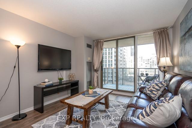 902 - 750 Bay St, Condo with 1 bedrooms, 1 bathrooms and 1 parking in Toronto ON | Image 7