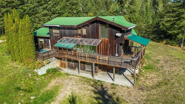 434 Gunter Ellison Road, House detached with 2 bedrooms, 3 bathrooms and 2 parking in North Okanagan F BC | Card Image