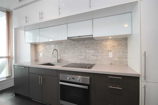 1012 - 8 Mercer St, Condo with 1 bedrooms, 1 bathrooms and 0 parking in Toronto ON | Image 2