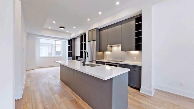 3 - 25 Dervock Cres, Townhouse with 4 bedrooms, 4 bathrooms and 2 parking in Toronto ON | Image 3