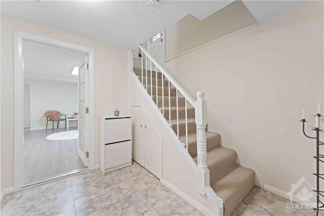 11 Elvina Street, House detached with 5 bedrooms, 4 bathrooms and 5 parking in Ottawa ON | Image 15
