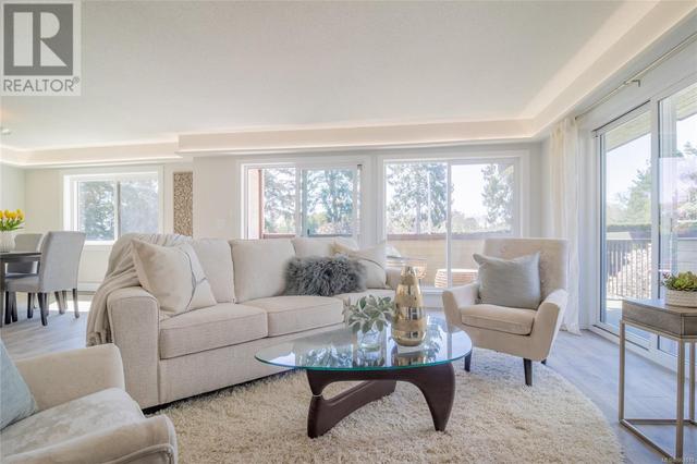 301 - 920 Park Blvd, Condo with 2 bedrooms, 2 bathrooms and 1 parking in Victoria BC | Image 2