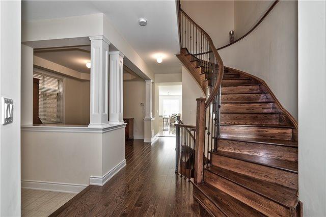 2466 Chateau Common, House attached with 4 bedrooms, 4 bathrooms and 4 parking in Oakville ON | Image 2