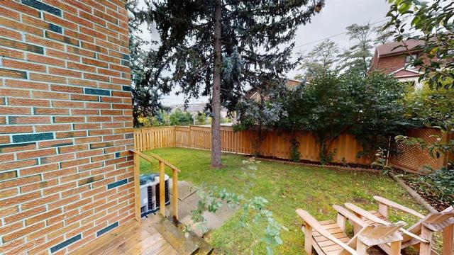 1576 Davenport Rd, House detached with 3 bedrooms, 2 bathrooms and 1 parking in Toronto ON | Image 17