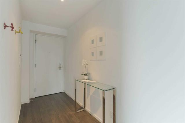 3005 - 5 St Joseph St S, Condo with 1 bedrooms, 2 bathrooms and null parking in Toronto ON | Image 3